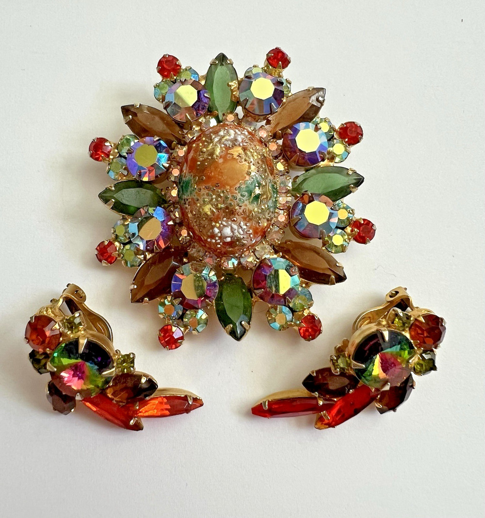 JULIANA D&E Vintage Easter Egg Speckled Cabochon Brooch Clip Earrings Set